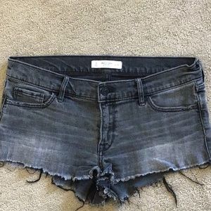 Size 28 a&f grey shorts